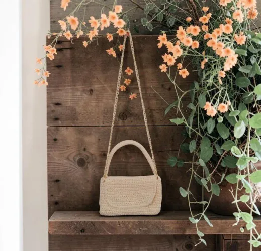 Bolsa croche creme alca dourada