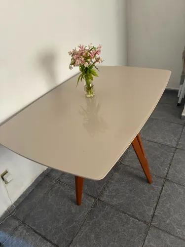 Mesa de Jantar - Excelente Estado (1,42m x 0,90m)