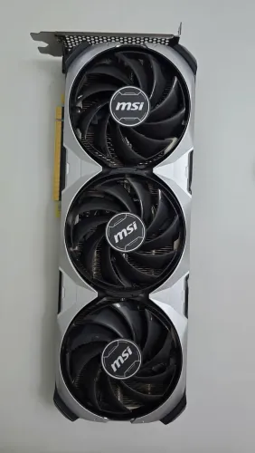 Título: Placa de Vídeo MSI GeForce RTX 4060 Ti - Triple Fan - VENTUS 3x - Excelente Estado