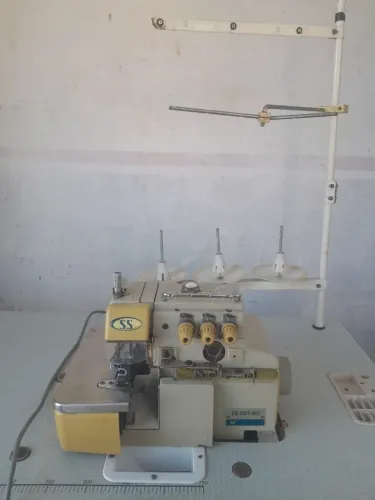Máquina overlok industrial Sun Special. Retirar no loca.l