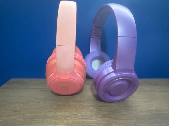 Dois fones da Cacau Show