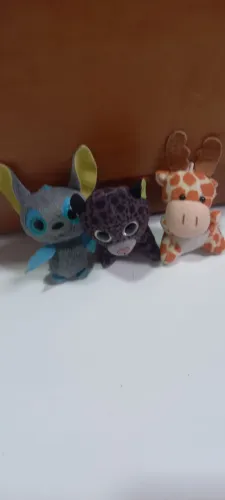 3 Mini pelúcia morcego Pantera Negra e girafa
