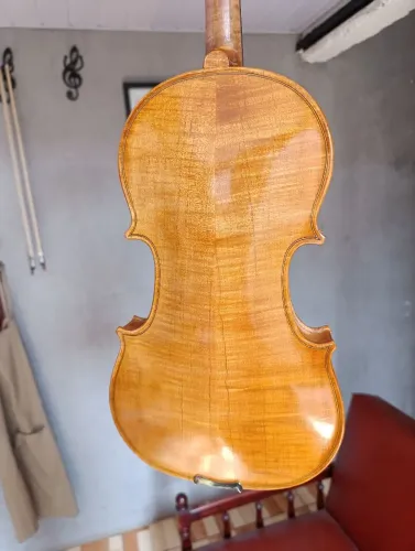 Violino modelo Stradivarius