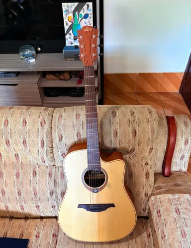 Violão LAG Tramontane (tampo sólido)