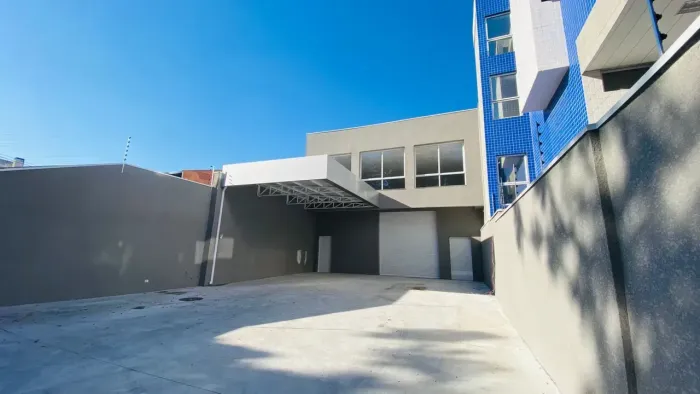 Loja com 387,00m² no Bacacheri