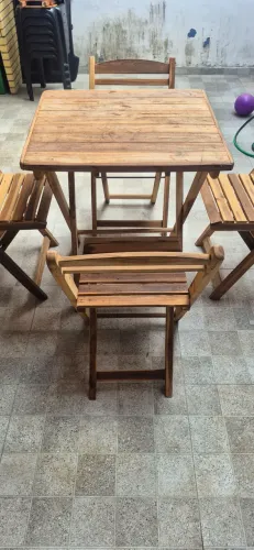 Mesa e cadeira