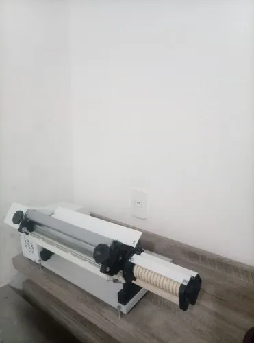 Forno a gás grande e laminadora