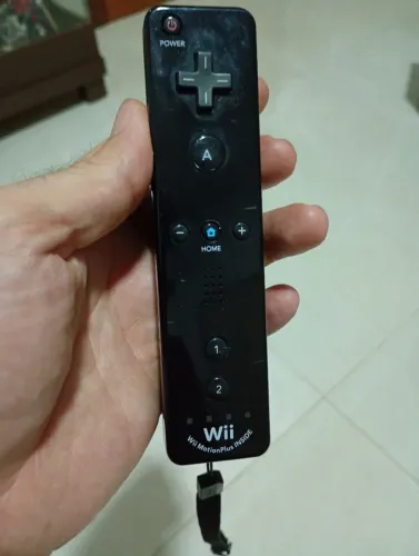 Controle WII Motion Plus Preto sem funcionamento e sem tampa traseira