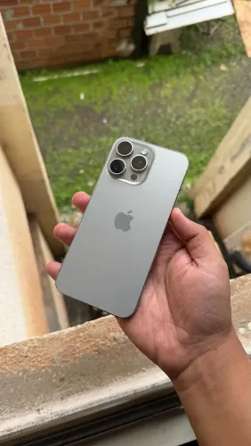 Vendo iPhone 15 Pro Max 256 GB zero natural titânio com nota fiscal! aceito cartão