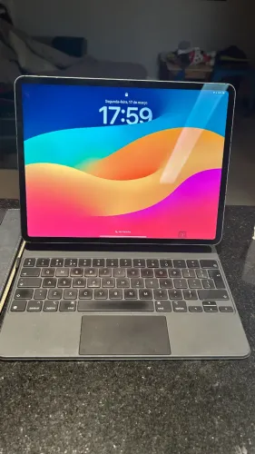 iPad Pro 12.9 M1 256GB 5G + Magic Keyboard (Kit Completo) - Impecável