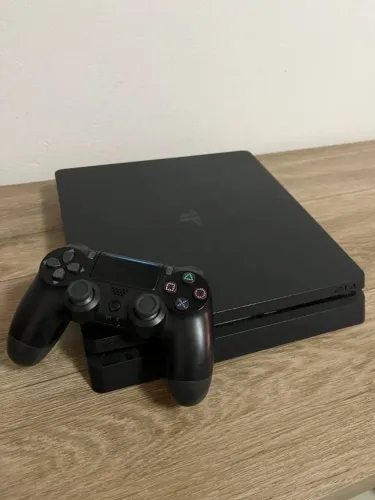 PS4 SLIM COM CONTROLE E CABOS FUNCIONA PERFEITAMENTE + 1 JOGO BRINDE
