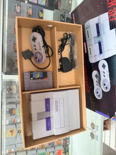 Super Nintendo completo na caixa