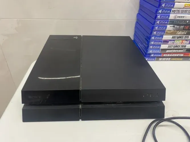 PS4 - Completo com Playstation Câmera e Jogos