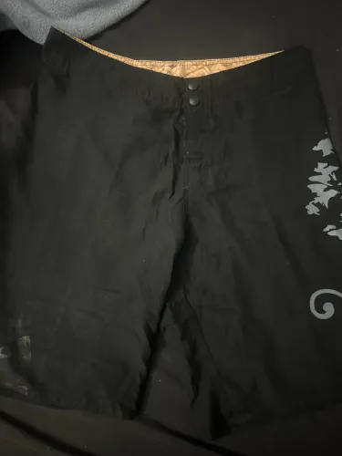 2 bermudas blue man 