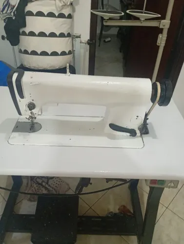 Máquina de costura reta Pfaff