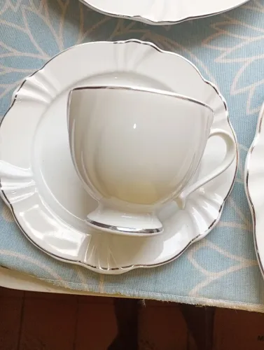 Louças finas com detalhes prateados?