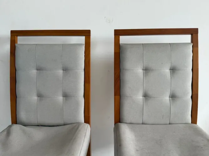 2 cadeiras de madeira