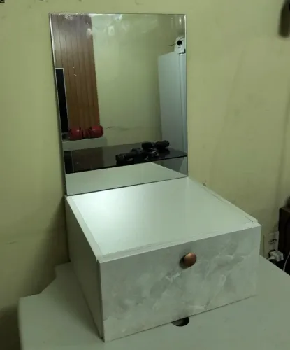 Vendo Camarim com Espelho e Gaveta