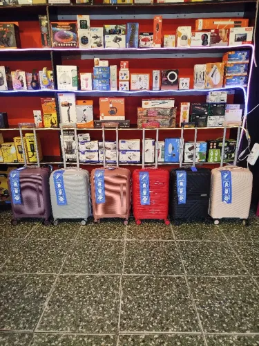 Mala de 10kg Media 55cm Rodas 360° Cadeado Código de Bloqueio Material Polipropileno