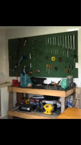 Vendo balcão 1 jogo chave 1 torno 1 moto esmeril 1 quadro ferramentas