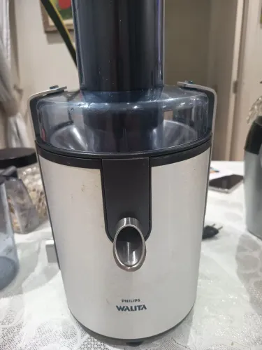 Juicer Philips Walita usado poucas vezes Ótimo para fazer sucos e muito fácil a limpeza