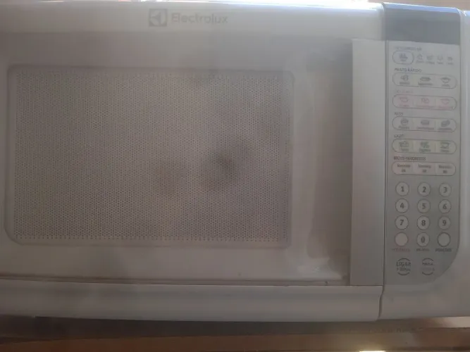 Microondas Eletrolux 31L funcionando 