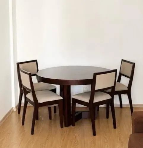 Mesa com 4 cadeiras
