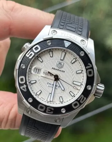 Relógio Tag Heuer Aquaracer Calibre 5  com pulseira de borracha