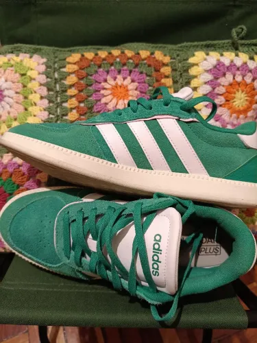 Vendo Adidas Verde Tam.37