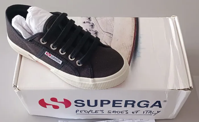 Tênis Superga NOVO preto n° 33