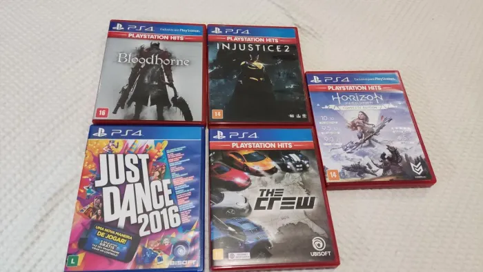 Kit 5 Jogos PS4 | Bloodborne, Horizon, The Crew, Injustice 2 e Just dance 2016