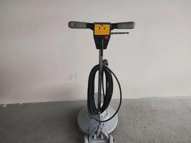 Vendo Enceradeira profissional