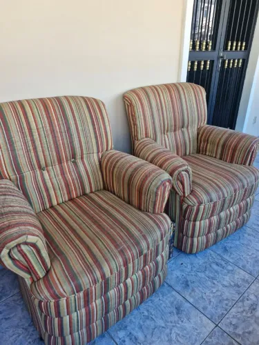 Par de Poltronas Clássicas Listradas - charmosas demais! ?