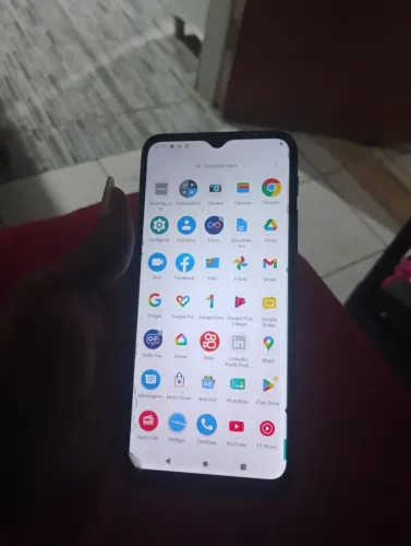 Estou vendendo este celular semi novo funcionando perfeitamente