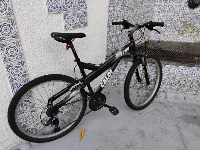 Bicicleta MTB Caloi T-Type preta aro 26 alumínio 21v