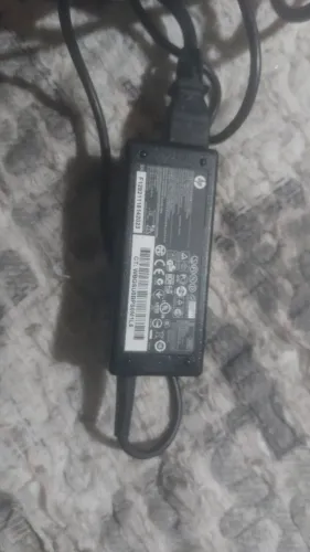 Carregador de notebook Semi novo