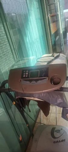 Vendo Esteira Semi Nova Caloi 220v