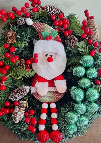 Guirlanda de Natal Grande com Papai Noel de Pelúcia - Linda e Completa