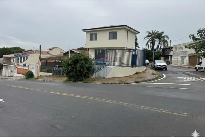 Aluga-se Casa Comercial com 7 salas sendo 1 suíte no Parque Taquaral em Campinas/SP