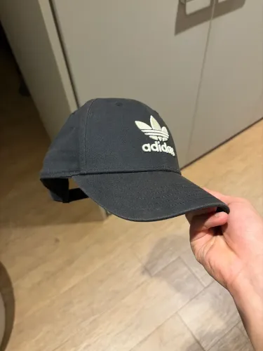 Boné adidas