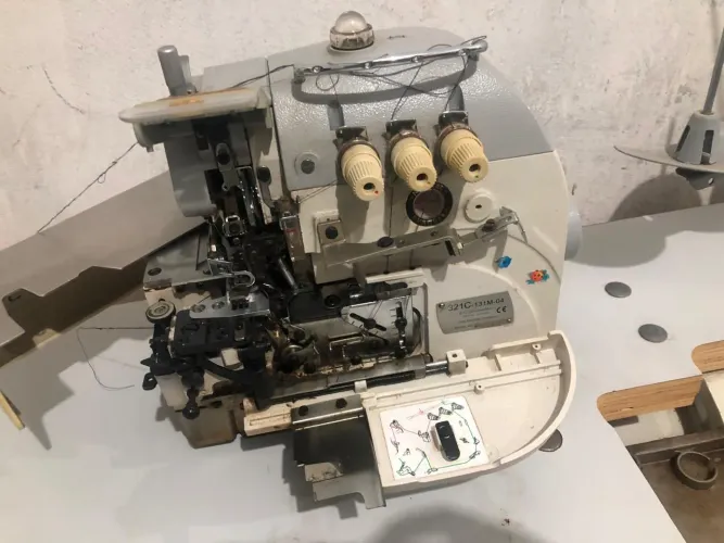 Máquina overloque industrial