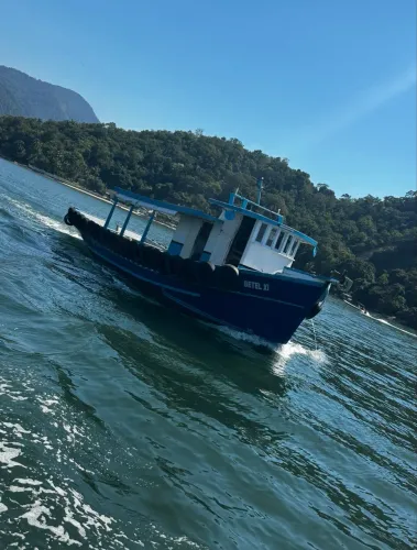 Traineira 15 metros em ipê