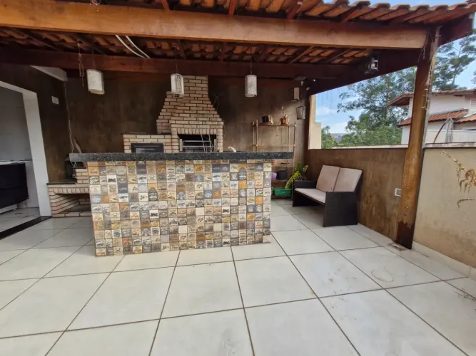Casa em Condomínio - Barro Branco 3 Quartos 1 suíte e 2 vagas - 229m²!