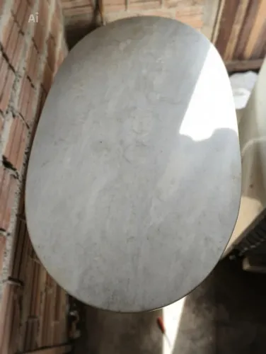 Vendo mesa oval com tampo de Mármore