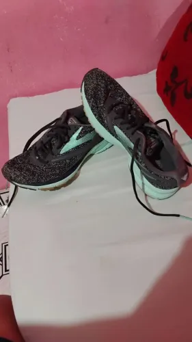 Vende-se esse tênis original da BROOKS 