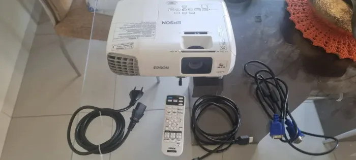 Projetor Epson PowerLite X24 - Completo + Suporte de Teto - R$ 1.300