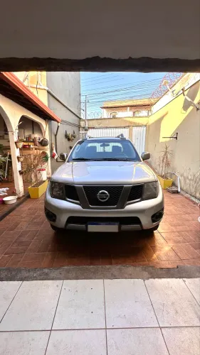 Nissan Frontier SV AT. CD 4X4 2.5 TB Dies. Aut. 2015
