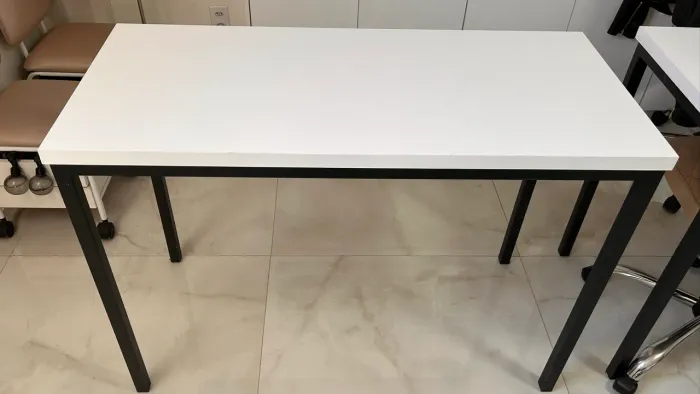 Mesa para manicure/ escritório - estrutura metálica | Excelente estado