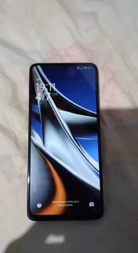 Vendo um pouco X4 pro 5g tá funcionando tudo normalmente só tem um pequeno detalhe atrás