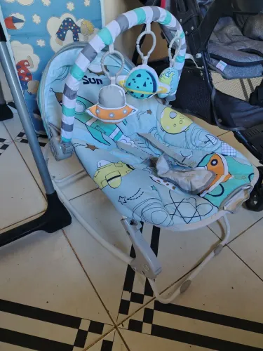 Vende - se Cadeirinha de balanço 60,00